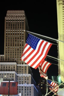 usa, etat de New York, New York City, Manhattan, Midtown, Broadway, vers Times Square, neons, nuit, drapeau,