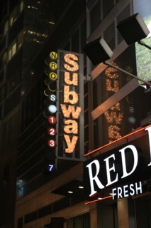 usa, etat de New York, New York City, Manhattan, Midtown, Broadway, vers Times Square, neons, nuit,