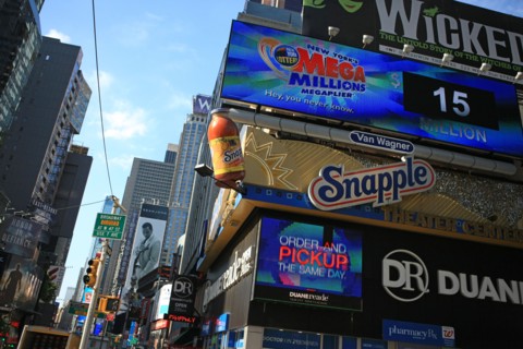 usa, etat de New York, New York City, Manhattan, Broadway, vers Rockfeller Center, buildings, rue,
