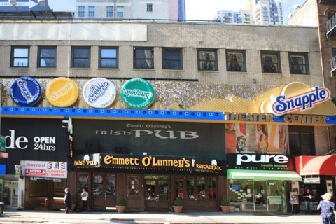usa, etat de New York, New York City, Manhattan, Broadway, vers Rockfeller Center, buildings, rue,