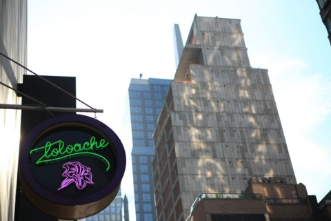 usa, etat de New York, New York City, Manhattan, Broadway, vers Rockfeller Center, buildings, rue,