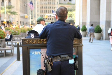 usa, etat de New York, New York City, Manhattan, Broadway, vers Rockfeller Center, buildings, rue, vigile,