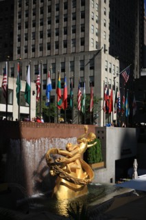 usa, etat de New York, New York City, Manhattan, Broadway, vers Rockfeller Center, buildings, rue, tour ge,