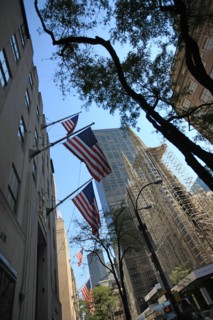 usa, etat de New York, New York City, Manhattan, Broadway, vers Rockfeller Center, buildings, rue,