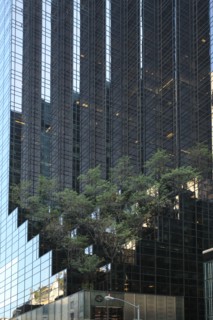 usa, etat de New York, New York City, Manhattan, Broadway, vers Rockfeller Center, buildings, rue, fourgon blinde, brinks,