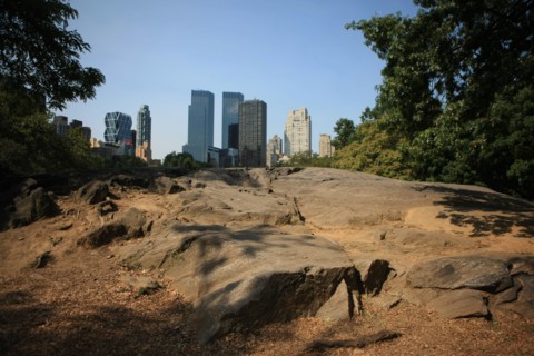 usa, etat de New York, New York City, Manhattan, Broadway, Central Park, jardin, building, promeneurs, rocher,