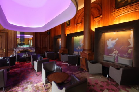 France, ile de france, paris 8e arrondissement, avenue montaigne, hotel plaza athenee, bar, 
Date : 2011-2012