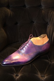 France, ile de france, paris 8e arrondissement, 120 boulevard haussmann, boutique caulaincourt, fondee par alexis lafont (pas sur la photo) soulier, glacage manuel, chaussures, 
Date : 2011-2012