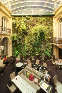 France, ile de france, paris 8e arrondissement, 49 rue pierre charron, pershing hall, restaurant, hotel, club, patio, Andree Putmann, 
Date : 2011-2012