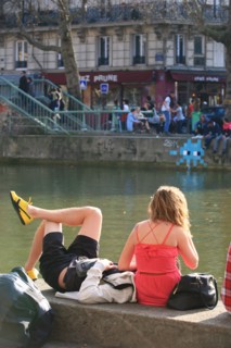 France, ile de france, paris 10e arrondissement, canal saint martin, quay de valmy, terrase du cafe chez prune, 
Date : 2011-2012