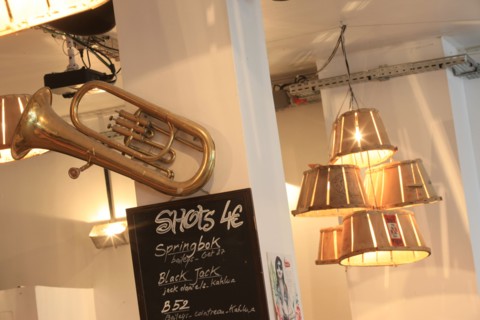 France, ile de france, paris, 11e arrondissement, 5 rue moret, bar concert l'international, quartier oberkampf, rock, 
Date : 2011-2012