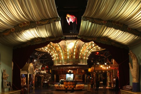 France, ile de france, paris 12e arrondissement, 53 rue des provinces de france, musee des arts forains, manege, fete, 
Date : 2011-2012
