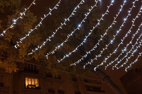 france, ile de france, paris, 14e arrondissement, nuit, matin, rue d'alesia, decoration de noel, 

Date : decembre 2012