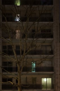 france, ile de france, paris, 14e arrondissement, nuit, matin, avenue du general leclerc, immeuble avec quelques fenetres allumees, 

Date : decembre 2012