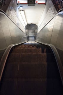 Escalator de la station Mouton-Duvernet à Paris