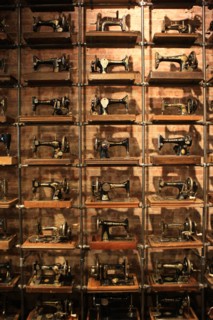 usa, state of New York, NYC, Manhattan, Soho, magasin, machines a coure singer,