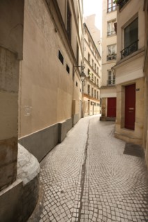 France, ile de france, paris 2e arrondissement, etienne marcel, passage de la trinite, paves, 
Date : 2011-2012