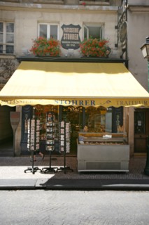 France, ile de france, paris, 2e arrondissement, les halles, 51 rue montorgueil, patisserie stohrer, specialite de baba au rhum, 
Date : 2011-2012