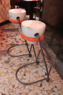France, ile de france, paris 2e arrondissement, 65 rue montmartre, bar le cafe noir, deco, 
Date : 2011-2012