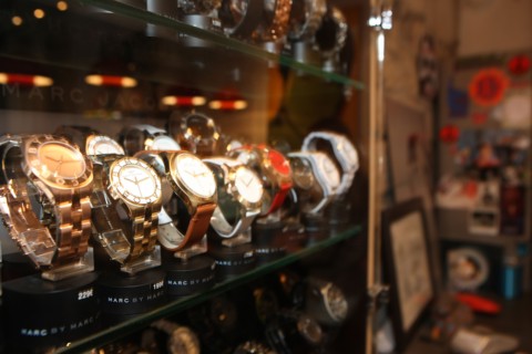 France, ile de france, paris 2e arrondissement, 4 rue tiquetonne, boutique chez maman, montres, mode, 
Date : 2011-2012