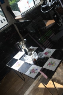 France, ile de france, paris, 3e arrondissement, marais, 105 rue vieille du temple, pizzeria pink flamingo, bio, bus volkswagen, 
Date : 2011-2012