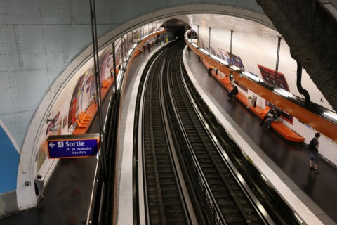France, ile de france, paris 5e arrondissement, place saint michel, station de metro saint michel, 
Date : 2011-2012
