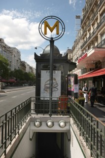 France, ile de france, paris 6e arrondissement, station de metro vavin, boulevard du montparnasse, 
Date : 2011-2012