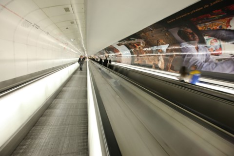 France, ile de france, paris, 15e arrondissement, metro, station montparnasse bienvenue, tapis roulant, couloir, 
Date : 2011-2012