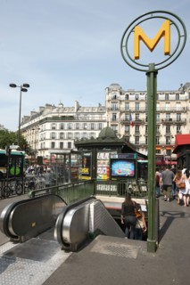 France, ile de france, paris, 15e arrondissement, boulevard du montparnasse, station de metro montparnasse bienvenue, 
Date : 2011-2012