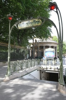France, ile de france, paris, 17e arrondissement, metro, station monceau, Hector Guimard, 
Date : 2011-2012
