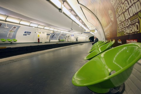 France, ile de france, paris, 17e arrondissement, metro, station ternes, quais, 
Date : 2011-2012