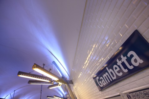 France, ile de france, paris 20e arrondissement, station de metro gambetta, ratp, quais, 
Date : 2011-2012