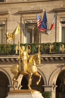 France, ile de france, paris 1er arrondissement, place des pyramides, statue de jeanne d'arc, sculpteur emmanuel fremiet, 
Date : 2011-2012