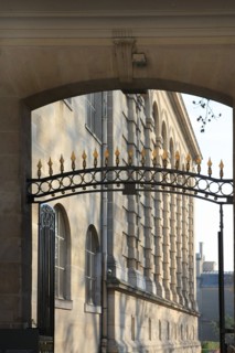 France, ile de france, paris 3e arrondissement, le marais, jardin de rohan-soubise, ruelle de la roche entre soubise et rohan, 
Date : 2011-2012