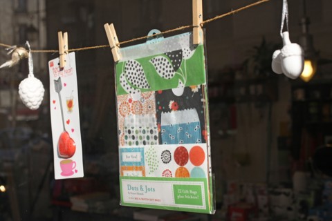 France, ile de france, paris 4e arrondissement, bastille, 2 rue de lesdiguieres, boutique bird on the wire, suicidal shops, gadgets, objets, 
Date : 2011-2012