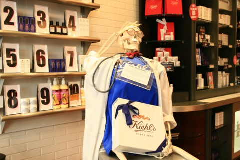 France, ile de france, paris 4e arrondissement, 15 rue des francs bourgeois, boutique kiehl's, cosmetique, l'oreal, harley davidson, 
Date : 2011-2012