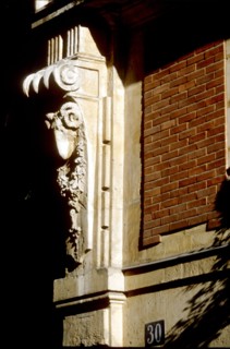 France, ile de france, paris 3e arrondissement, le marais, 30 rue des francs bourgeois, detail du portail de l'hotel d'almeras, beliers, 
Date : 2011-2012