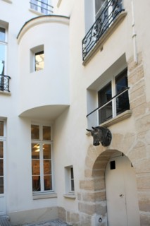 France, ile de france, paris 3e arrondissement, le marais, rue chapon, no22, hotel dorat, tete de cheval et tourelle d'angle, 
Date : 2011-2012