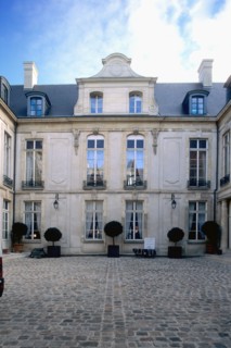 France, ile de france, paris 3e arrondissement, le marais, 60 rue de turenne, hotel grand veneur ou d'ecquevilly, facade sur cour, 
Date : 2011-2012