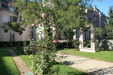 France, ile de france, paris 4e arrondissement, le marais, vestige du portail de l'hotel de jaucourt, jardins de rohan soubise
Date : 2011-2012