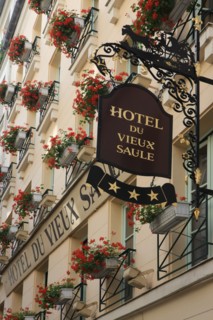 France, ile de france, paris, 3e arrondissement, marais, rue de picardie, hotel du vieux saule, enseigne, geraniums, 
Date : 2011-2012