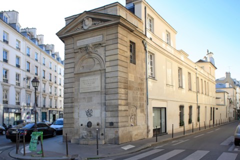 France, ile de france, paris 3e arrondissement, le marais, angle 131 de la rue de turenne et la rue charlot, fontaine de boucherat, 
Date : 2011-2012