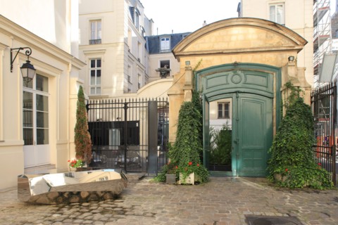 France, ile de france, paris 3e arrondissement, le marais, rue charlot, hotel et passage de retz no9, hotel particulier, revers du portail, cour, 
Date : 2011-2012