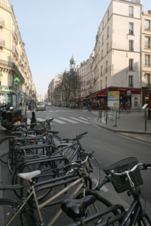 France, ile de france, paris 4e arrondissement, le marais, rue des archives, croisement avec la rue de la verrerie, rue enflee, 
Date : 2011-2012