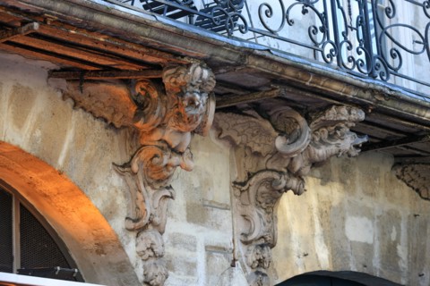 France, ile de france, paris 4e arrondissement, le marais, 133 rue saint antoine, hotel de seguier, detail chimeres supportant le balcon, bar, 
Date : 2011-2012