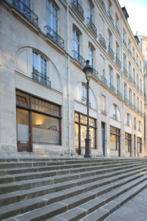 France, ile de france, paris 4e arrondissement, le marais, rue francois miron, immeuble du 2 au 14, pavillons, balcon avec motif de l'orme de saint gervais, 
Date : 2011-2012