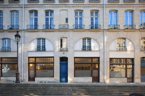 France, ile de france, paris 4e arrondissement, le marais, rue francois miron, immeuble du 2 au 14, pavillons, balcon avec motif de l'orme de saint gervais, 
Date : 2011-2012