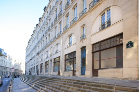 France, ile de france, paris 4e arrondissement, le marais, rue francois miron, immeuble du 2 au 14, pavillons, balcon avec motif de l'orme de saint gervais, 
Date : 2011-2012