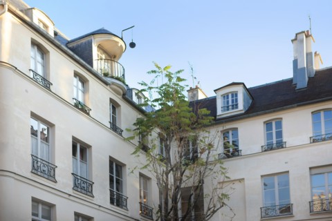 France, ile de france, paris 4e arrondissement, le marais, 14 rue de birague, hotel particulier, lucarnes a poulies, 
Date : 2011-2012