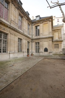 France, ile de france, paris 4e arrondissement, le marais, 7 rue de sevigne, caserne des pompiers de paris, hotel bouthillier de chavigny, hotel particulier, architecte francois mansart, detail aile d...